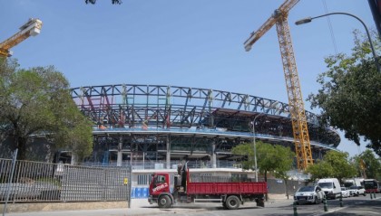 还没修好！世体：巴萨向欧足联申请欧冠首轮客场进行暂未收到答复