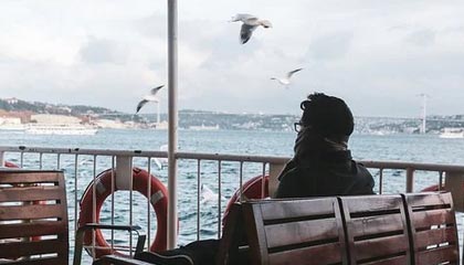 mksport-有仇必报！布朗运球被校长断下，下一回合直接突破将其隔扣