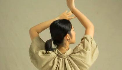 mksport-有仇必报！布朗运球被校长断下，下一回合直接突破将其隔扣